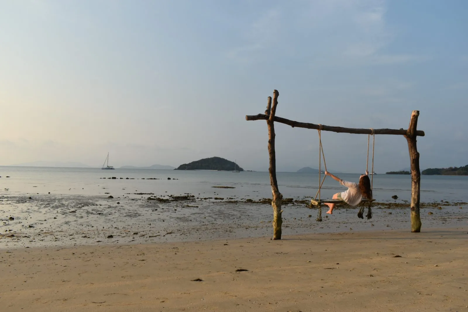 Strandschaukel am Abend