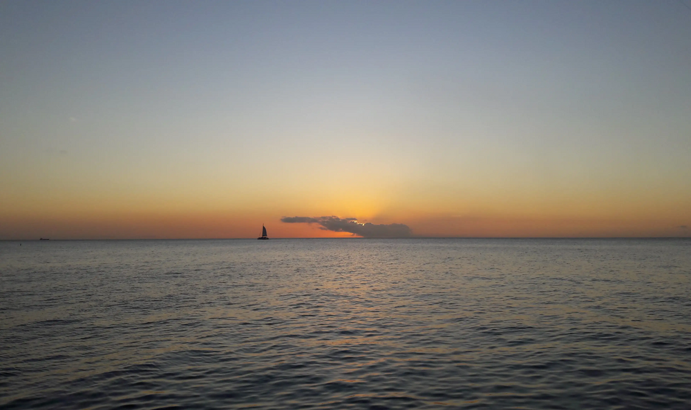 Wunderschöner Sonnenuntergang von unserem Katamaran aus