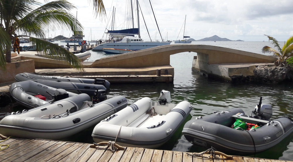 Unser Dinghi am Hafen von Union Island
