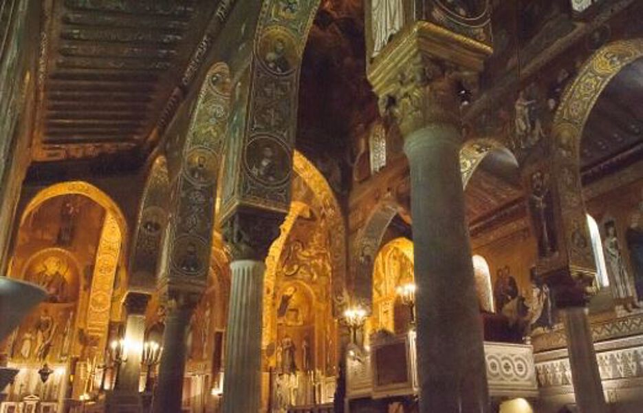 Einzigartige normannische Kultur bestehend aus romanischen, byzantinischen und maurischen Elementen