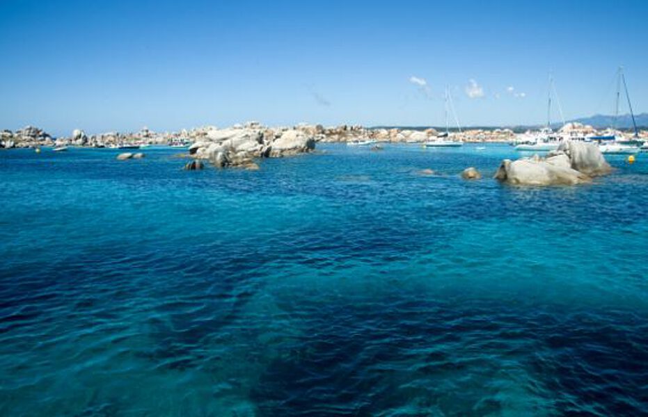 Ankern im kristallklaren Wasser der Cala Lazerina