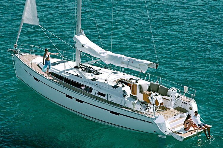 Sailing yacht