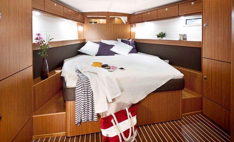 Sailing yacht