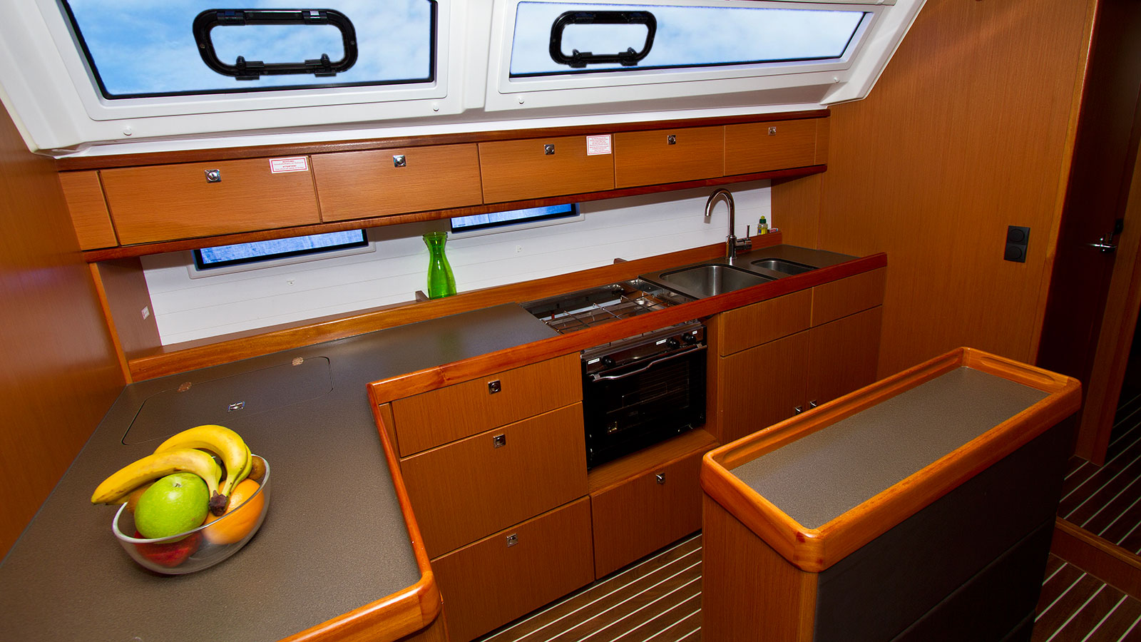 Sailing yacht