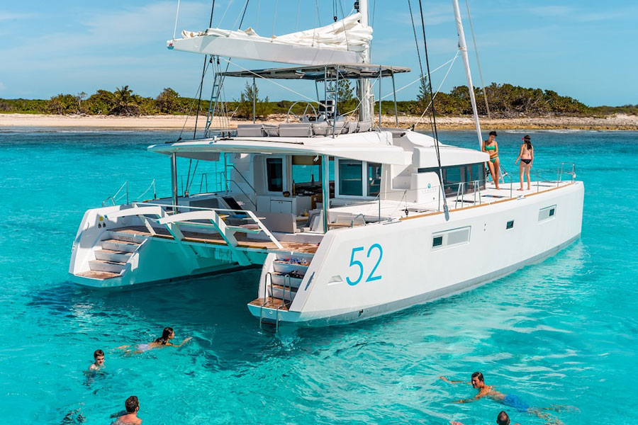Sailing catamaran